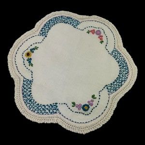 Vintage Dollies Flower Hand Stitched Embroidered Vanity Dresser Table 11" Star